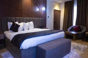 DavMich Hotel - Asaba