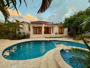 Tropical Roga Villa with Private Pool