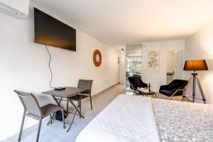 Petit Eden l Balcony & Peaceful l Shellter Rentals