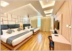HOTEL MANTAVYA PREMIUM Near Kashi Vishwanath Temple - Lift and Parking Facilities - Air Conditioning Room - Top Rated Four Star Hotel - Kakarmatha