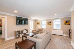 High Rise Downtown Condo with Skyline View