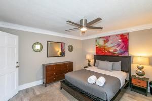 High Rise Downtown Condo with Skyline View