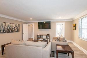High Rise Downtown Condo with Skyline View