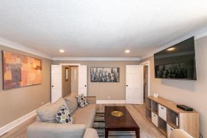 High Rise Downtown Condo with Skyline View