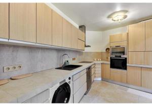 Terrace apartment Trocadero Eiffel Tower by Studio Prestige