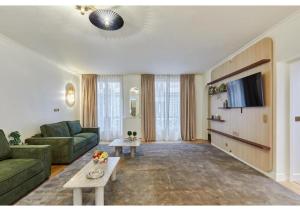 Terrace apartment Trocadero Eiffel Tower by Studio Prestige