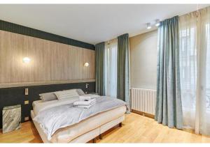 Terrace apartment Trocadero Eiffel Tower by Studio Prestige