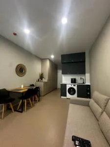 black seaside apartment, Tsikhitsdziri - 提斯基斯迪里