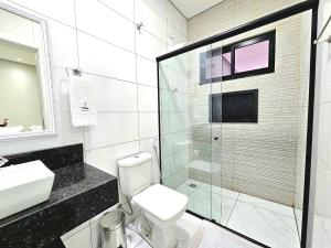 Casa Nova com 3 quartos Churrasqueira Banheira prox Cataratas