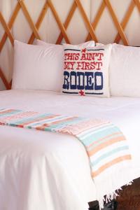 Johnny Yurts - The Rodeo - Ubytování bez kategorie ve městě Johnson City