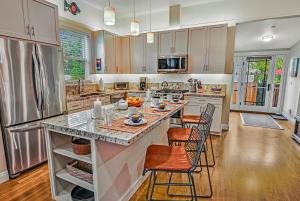 Downtown Villa by Paradise Retreats