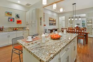Downtown Villa by Paradise Retreats