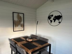 Milos Ferienhaus mit Flussblick