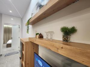 Elegant 2BR Stay in Al Yarmook - Near Dammam Road