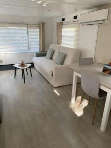 Campings Bungalow cosy varois avec piscine soleil calme et nature : photos des chambres
