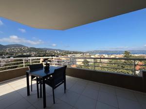 Azura - Appartement Climatisé 2 Chambres Terrasse Vue Mer avec Parking Privé Gratuit