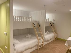 Walshs Hotel and Apartments