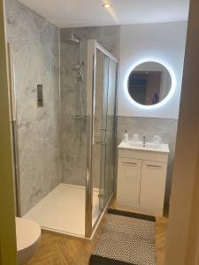 Walshs Hotel and Apartments