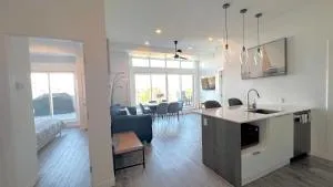 180 Mt View Huge Balcony 2BR 3Beds 2Bath 2Parkings Penthouse - Kelowna