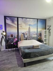 1988 NEW YORK Baignoire ilot et video projecteur