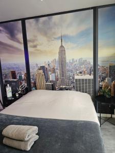 1988 NEW YORK Baignoire ilot et video projecteur