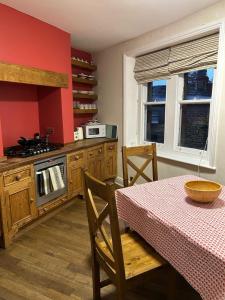 Chatsworth Edge Apartment