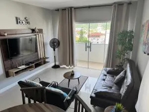 150m da Praia Pereque, 3 quartos, Amplo e Aconchegante - Perequê