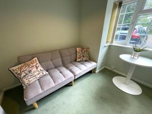 Cosy 1 bed Home Opposite Addenbrookes Hospital - Free Parking