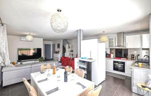 Maisons de vacances Gorgeous Home In Alenya : photos des chambres