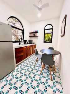 Mountain View, King Bed, Saltwater Pool, Kitchen, Fast WiFi, Air Conditioning - Montana at Casa Calavera