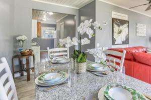 12 Mi to Lake Access Port Arthur Apt with Yard