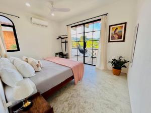 Mountain View, King Bed, Saltwater Pool, Kitchen, Fast WiFi, Air Conditioning - Montana at Casa Calavera