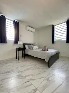 Modern Family Home 5 Minutes from Beach - Баямон