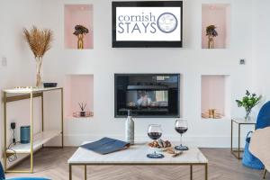 NEW! Stunning 2 Bed Beach Front Penthouse Apartment - Topaz, Compass Point