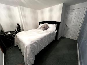 Cheerful Four Bedroom Cottage with Spacious Garden