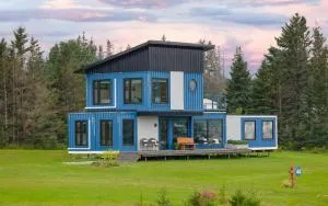 Container by the Sea - Rustico