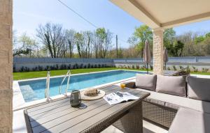 Beautiful Home In Nedescina With Wifi 