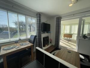 Serene Countryside Escape with Parking