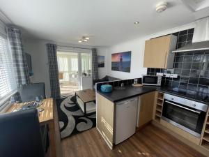 Serene Countryside Escape with Parking