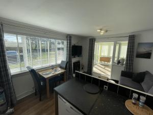 Serene Countryside Escape with Parking