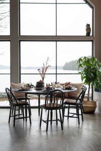 Peaceful lakefront retreat surrounded by nature