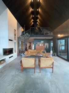 Peaceful lakefront retreat surrounded by nature