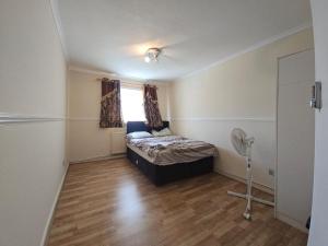 Double Rooms House Share in Slough