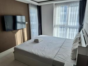 Grand Avenue 1BR pool view smart tv wifi 6th floor