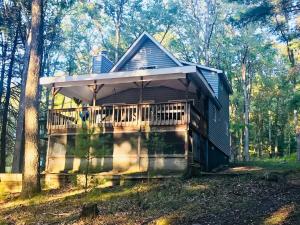 Beautiful Lakefront Chalet in the Poconos!