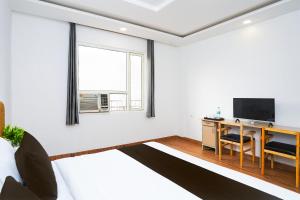 Super Hotel O Sky Suites Hotel Noida Sec 44 Near botanical Metro