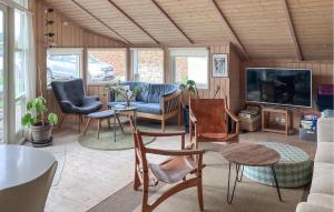 Cozy Home In Dronningmølle With Wifi