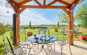 Maisons de vacances Lovely Home In Les Leches : photos des chambres