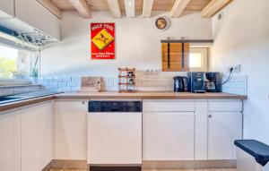 Maisons de vacances Lovely Home In Les Leches : photos des chambres