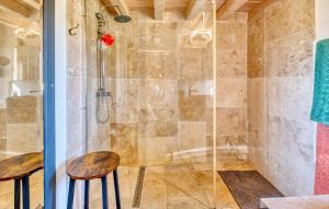Maisons de vacances Lovely Home In Les Leches : photos des chambres